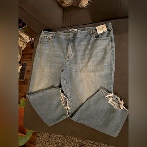 Abercrombie & Fitch - BWT (Plus Size) Ultra High Rise Ankle Straight Jean